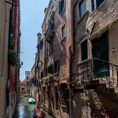 La Finestra Sulle Beccarie Πανσιόν 4*