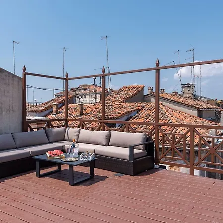 بيت ضيافة La Finestra Sulle Beccarie 4*