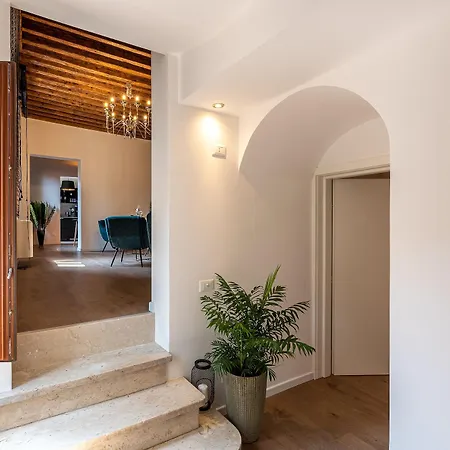 La Finestra Sulle Beccarie Vila